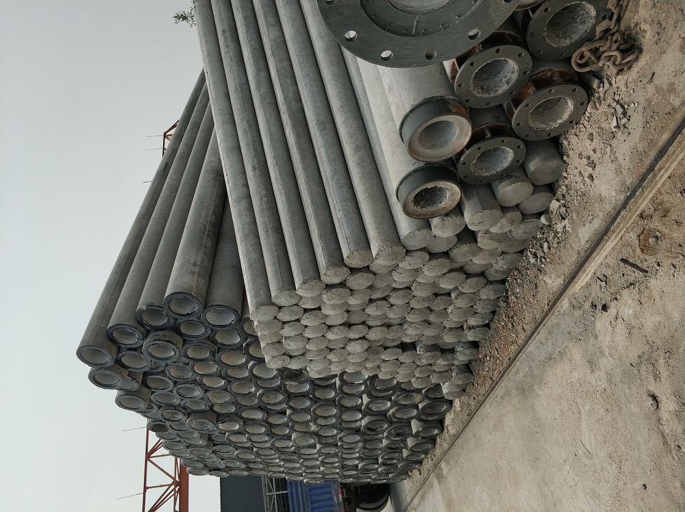 水泥電桿到處可見，而且也知道它是中空的，但是就是沒有想過它是如何生產出來的